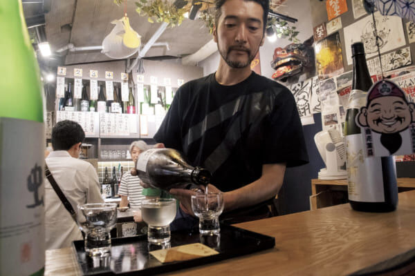 「昼からひとりで九州の地酒を飲み比べできる「酒の九州」｜福岡・博多にある昼呑みの名店」のアイキャッチ画像
