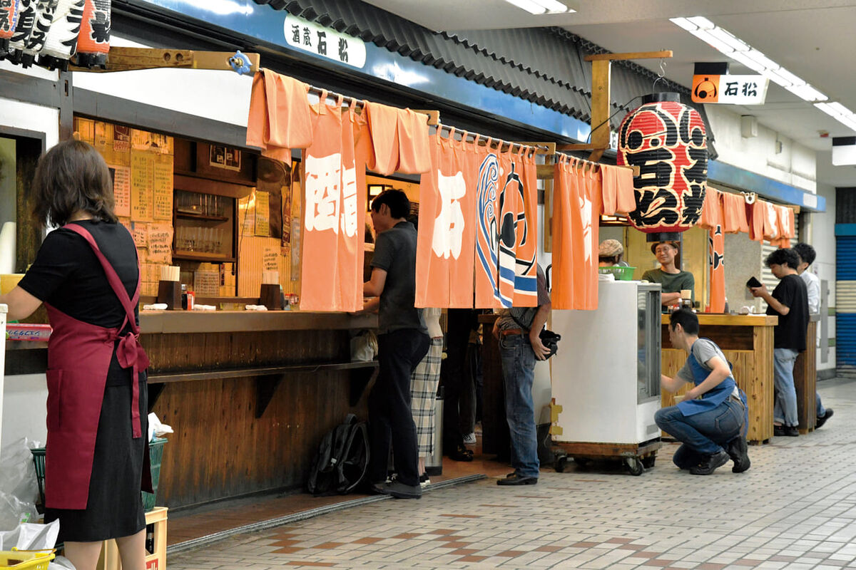 新鮮な魚介類で大人気の立ち呑み屋「石松」｜神奈川・桜木町にある昼呑みの名店のアイキャッチ