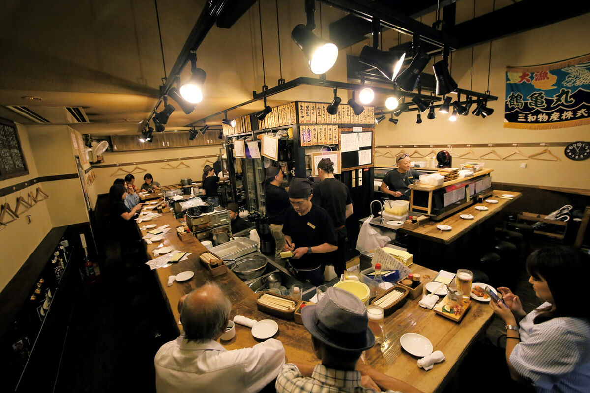 6367店で次々とさばく鮮魚メニューが充実「酒場 やまと」｜大阪・梅田にある昼呑みの名店