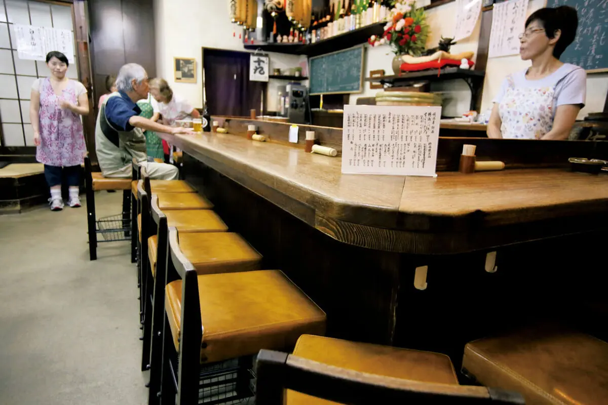 昭和の面影は今も変わらない 明治屋 大阪 天王寺にある昼呑みの名店 男の隠れ家デジタル