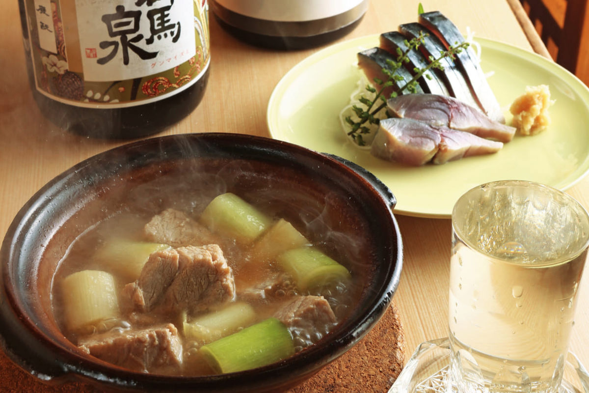 10371ほくほくの“ねぎま鍋”と日本酒を「季節料理　魚竹」｜中央区築地　焼き魚と刺身も旨い！　ランチも好評な人気店