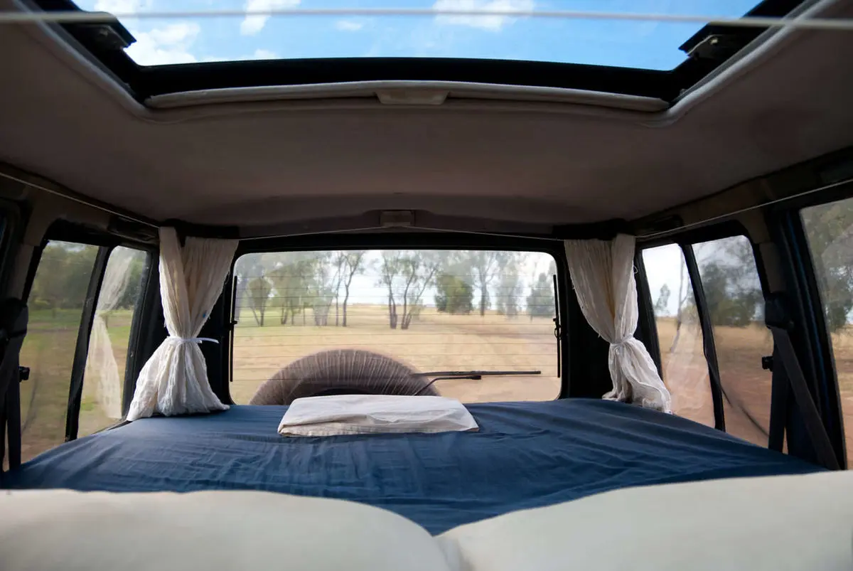 車中泊のカーテンを自作 100均の材料だけで快適空間作り 男の隠れ家デジタル