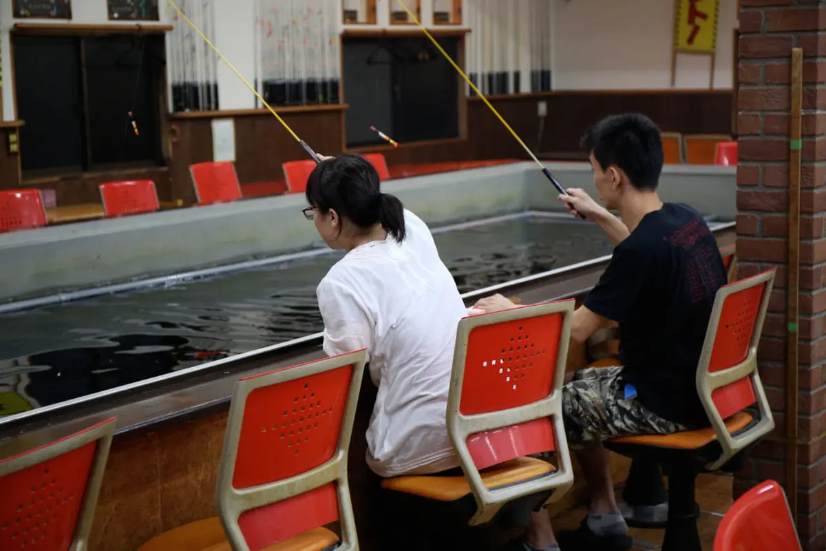 眠れない夜はちょい飲みしながら魚釣りを楽しもう 芝川つり堀センター 埼玉県上尾市 深夜の男たちの隠れ家 男の隠れ家デジタル