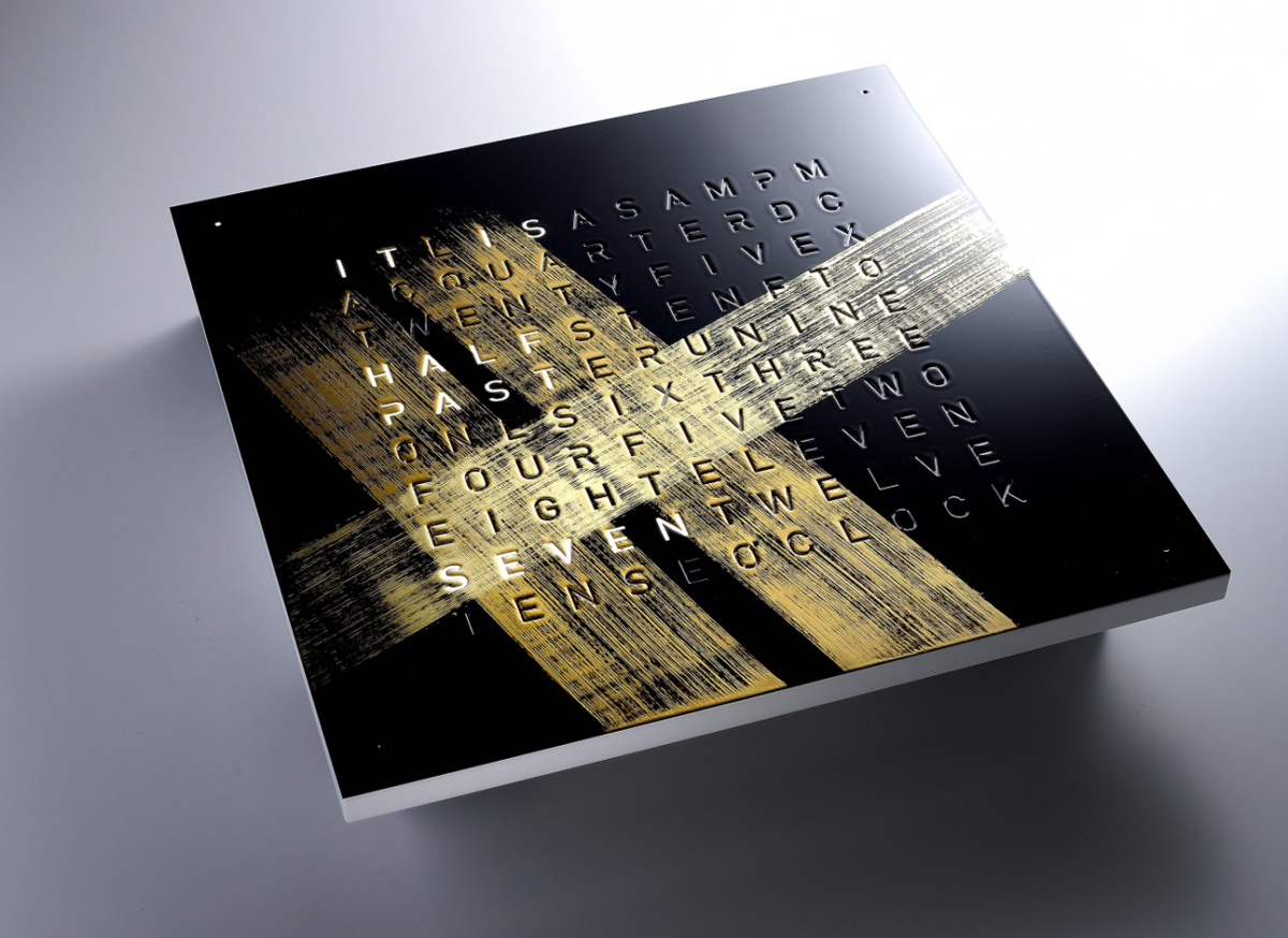 QLOCKTWO CLASSIC クリエーターズ エディション流星 世界12個限定販売。モダンアート×日本の漆が生んだ、文字で時刻を表示