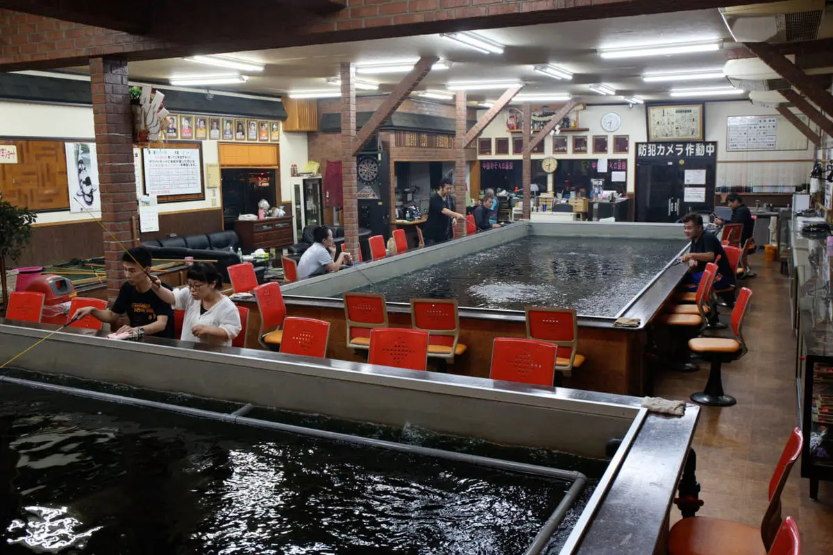 眠れない夜はちょい飲みしながら魚釣りを楽しもう 芝川つり堀センター 埼玉県上尾市 深夜の男たちの隠れ家 男の隠れ家デジタル