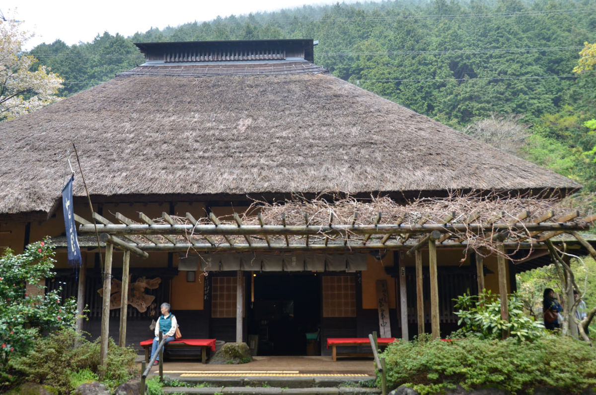 11949箱根の関所を目前に、古から旅人を癒した憩いの場「甘酒茶屋」（神奈川県・箱根町）｜関所破りで命ついえた少女の物語