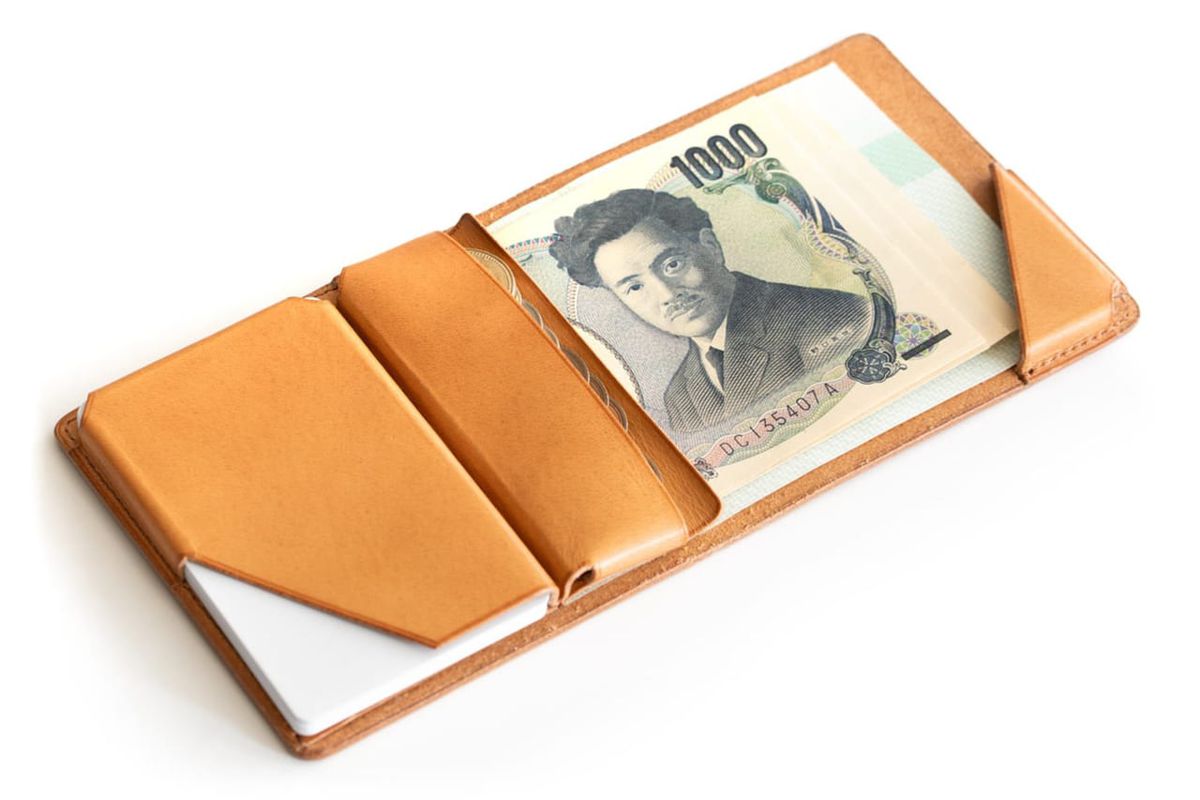 高さ・幅約9cmの手のひらサイズ。小さくて薄いのにたっぷり収納できるミニ財布「HITOE Fold」 ｜ 男の隠れ家デジタル