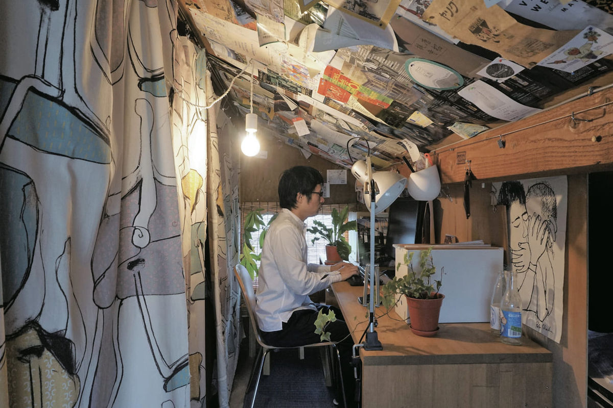 使われていないスペースは秘密基地造りのチャンス 屋根裏を小さなワークスペースに 奈良県 村上邸 小さな秘密基地の造り方 男の隠れ家デジタル