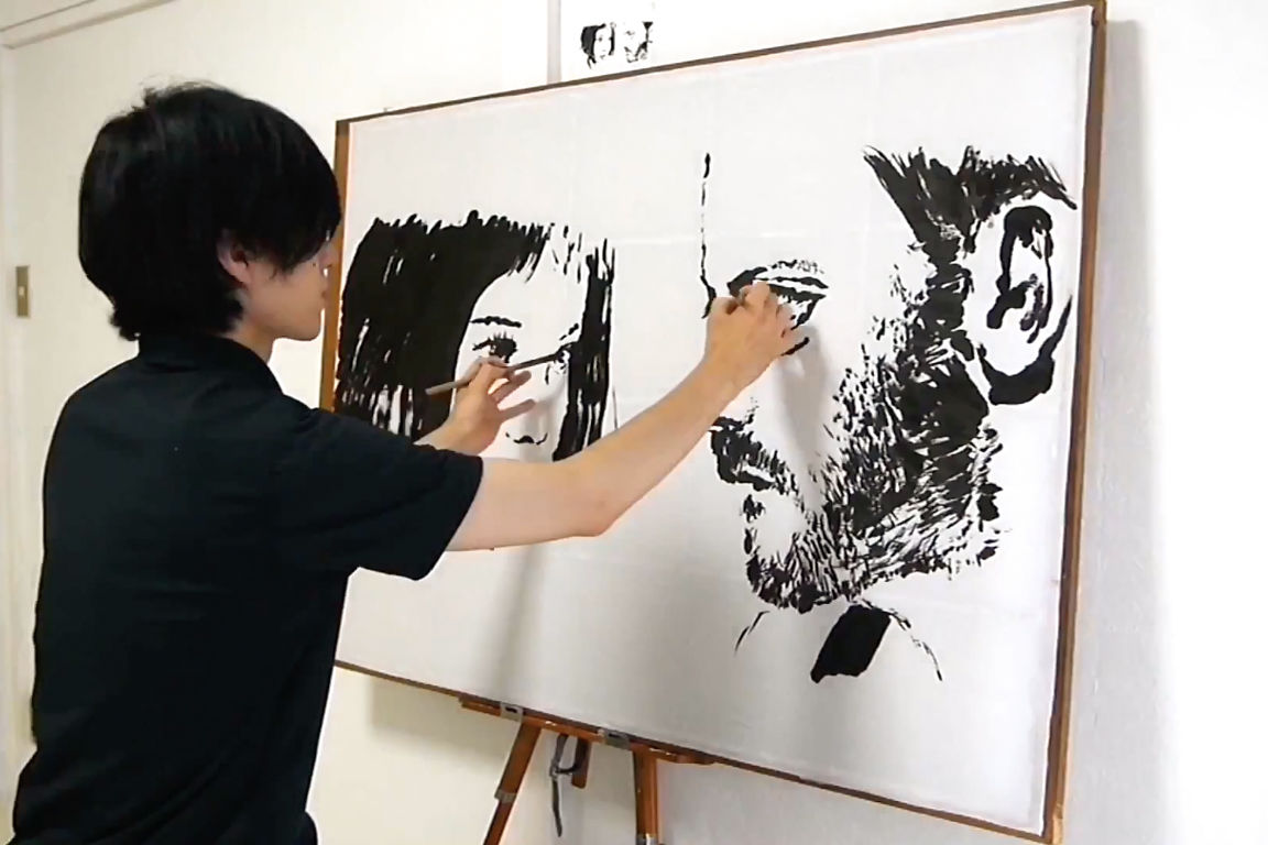 左右の手で同時に別の絵を描く“神業”アート。「描いてて楽しい。見る人も楽しい、楽しい人を見て嬉しい」｜アーティスト 　Toru knのアイキャッチ
