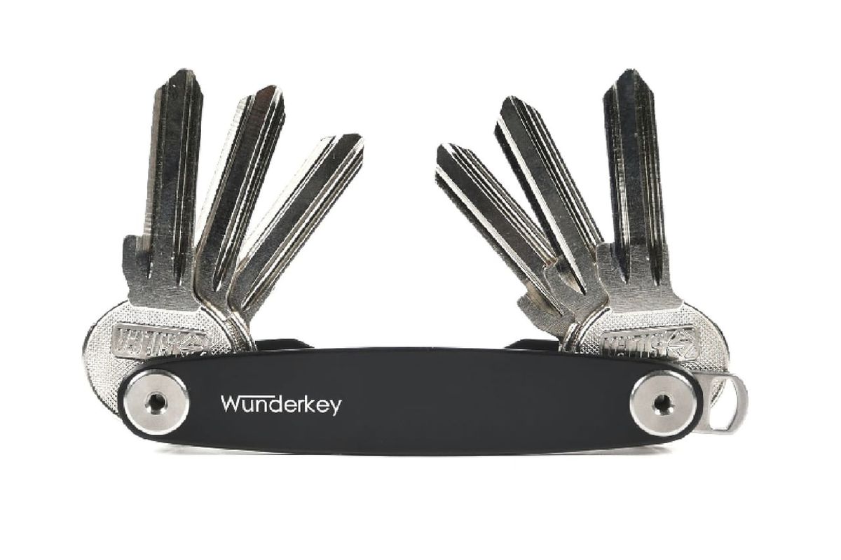 12992デキる男の七つ道具。複数の鍵とUSBメモリ、マルチツールをスタッキングできるドイツ製キーオーガナイザー「Wunderkey」