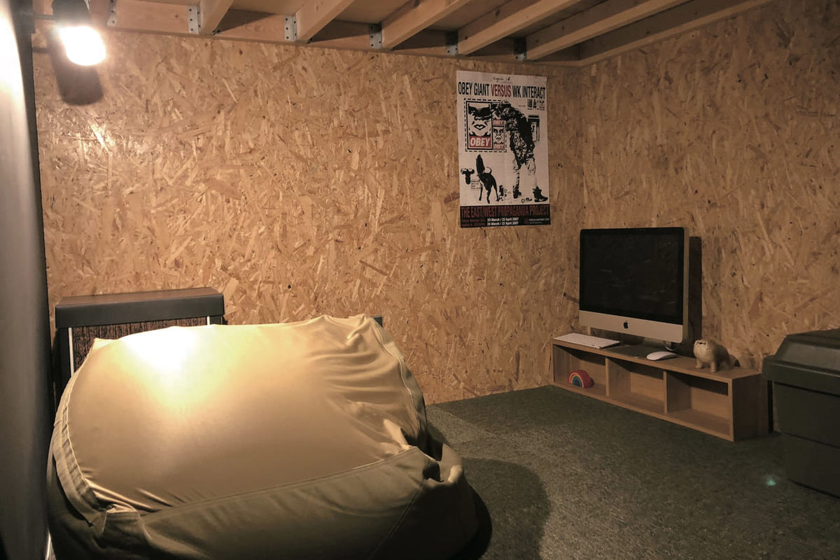 12690リビングに隠れ家のような秘密小屋。仕事や読書にこもれるベッドスペース〈神奈川県 I邸〉｜小さな秘密基地の造り方