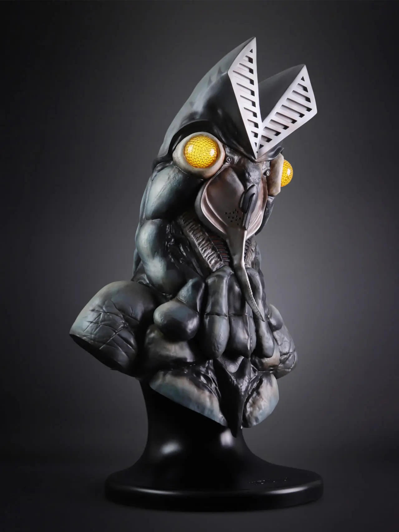 全世界限定78個のシリアル付き胸像「ウルトラマンゼロ」「ウルトラマン