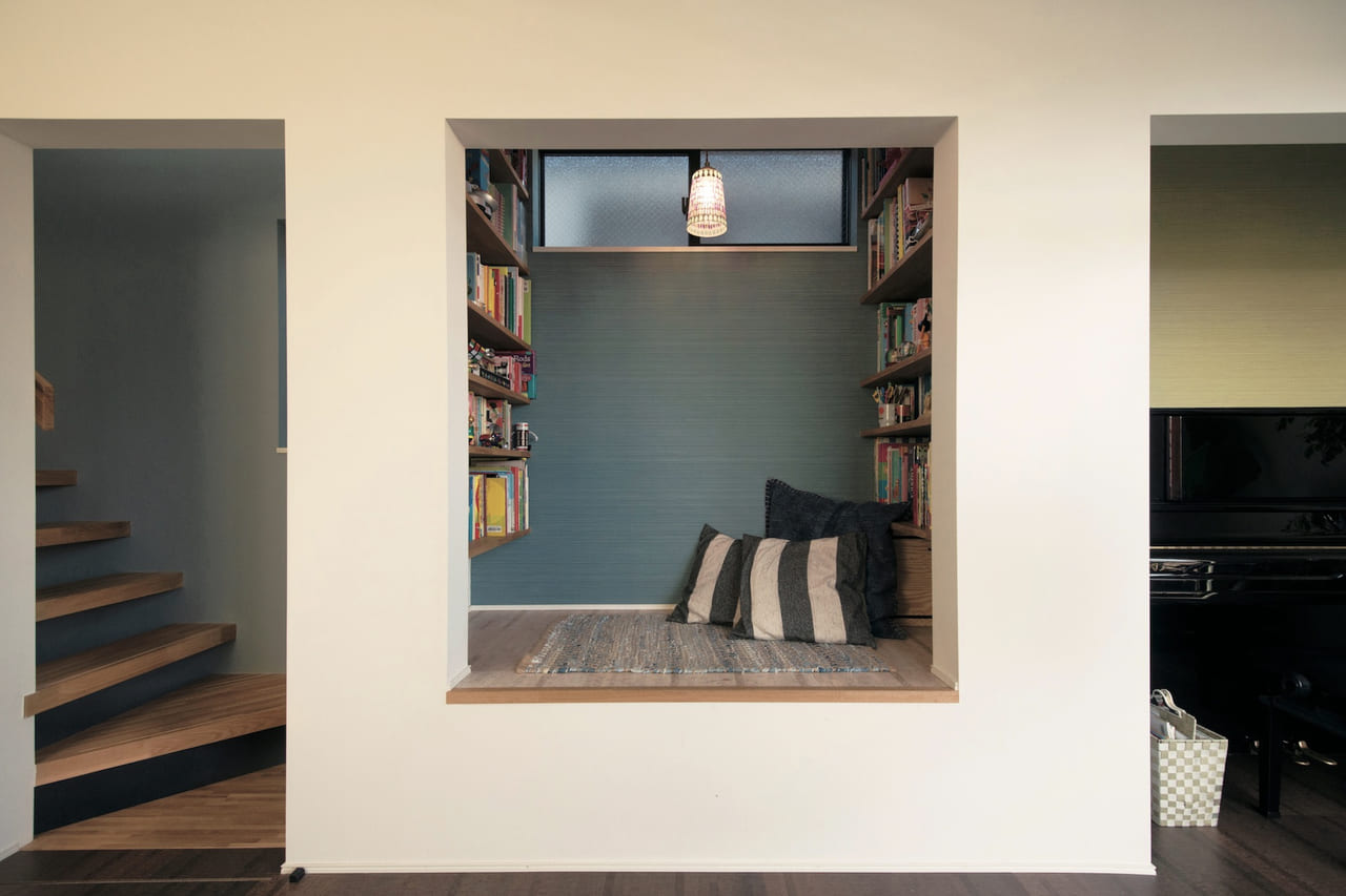 15794デッドスペースに造った小さな読書室。趣味のモノや本に囲まれてこもる空間が心地良い〈神奈川県 H邸〉｜小さな秘密基地の造り方