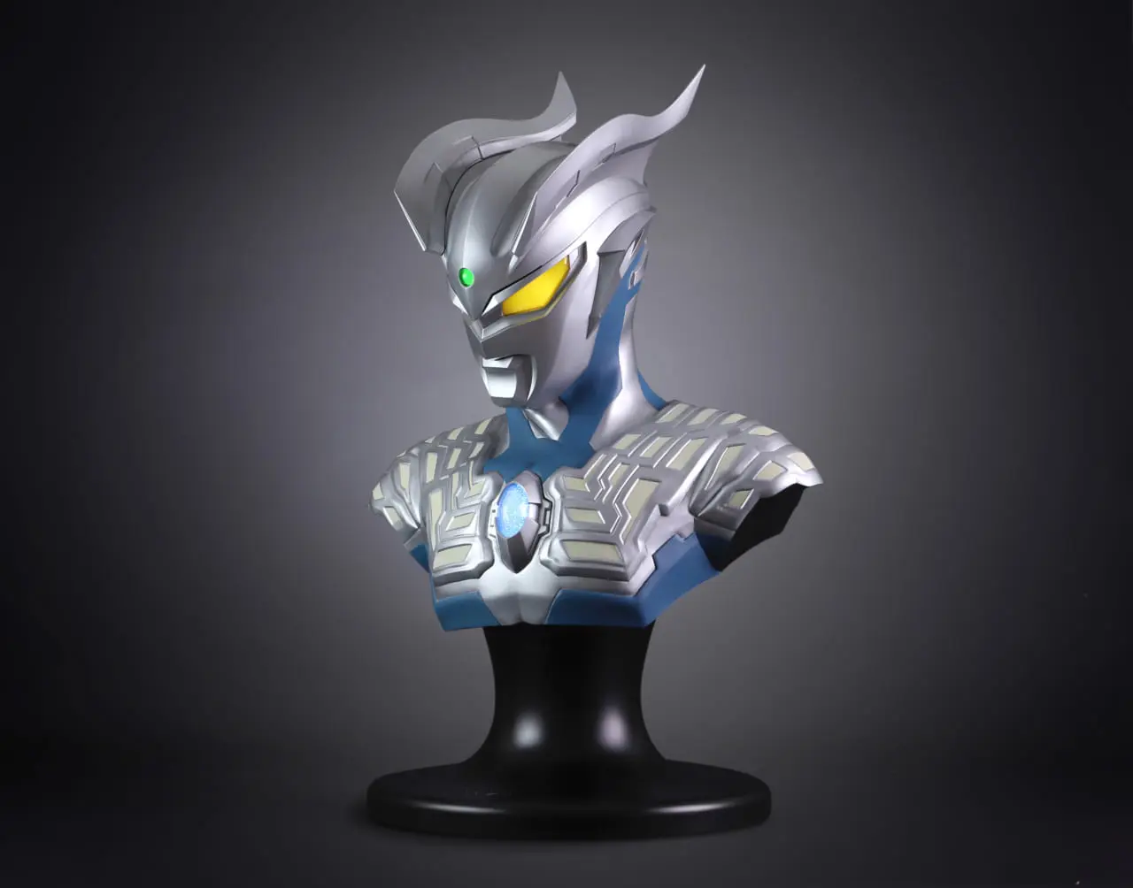 全世界限定78個のシリアル付き胸像「ウルトラマンゼロ」「ウルトラマン