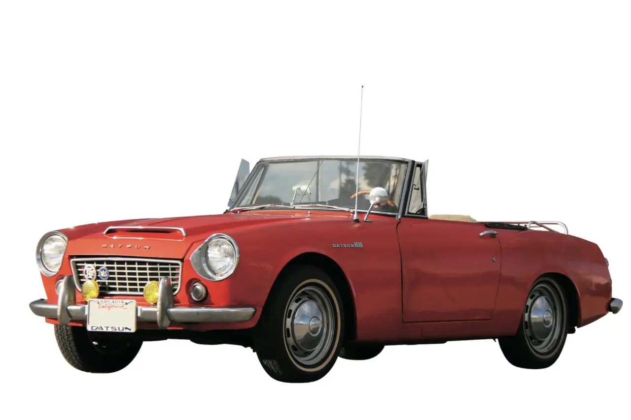 赤いボディにカリフォルニアナンバー アメリカで楽しむオープンカーライフ ダットサン Spl310 1967 国産 憧れのクラシックカースタイル 男の隠れ家デジタル