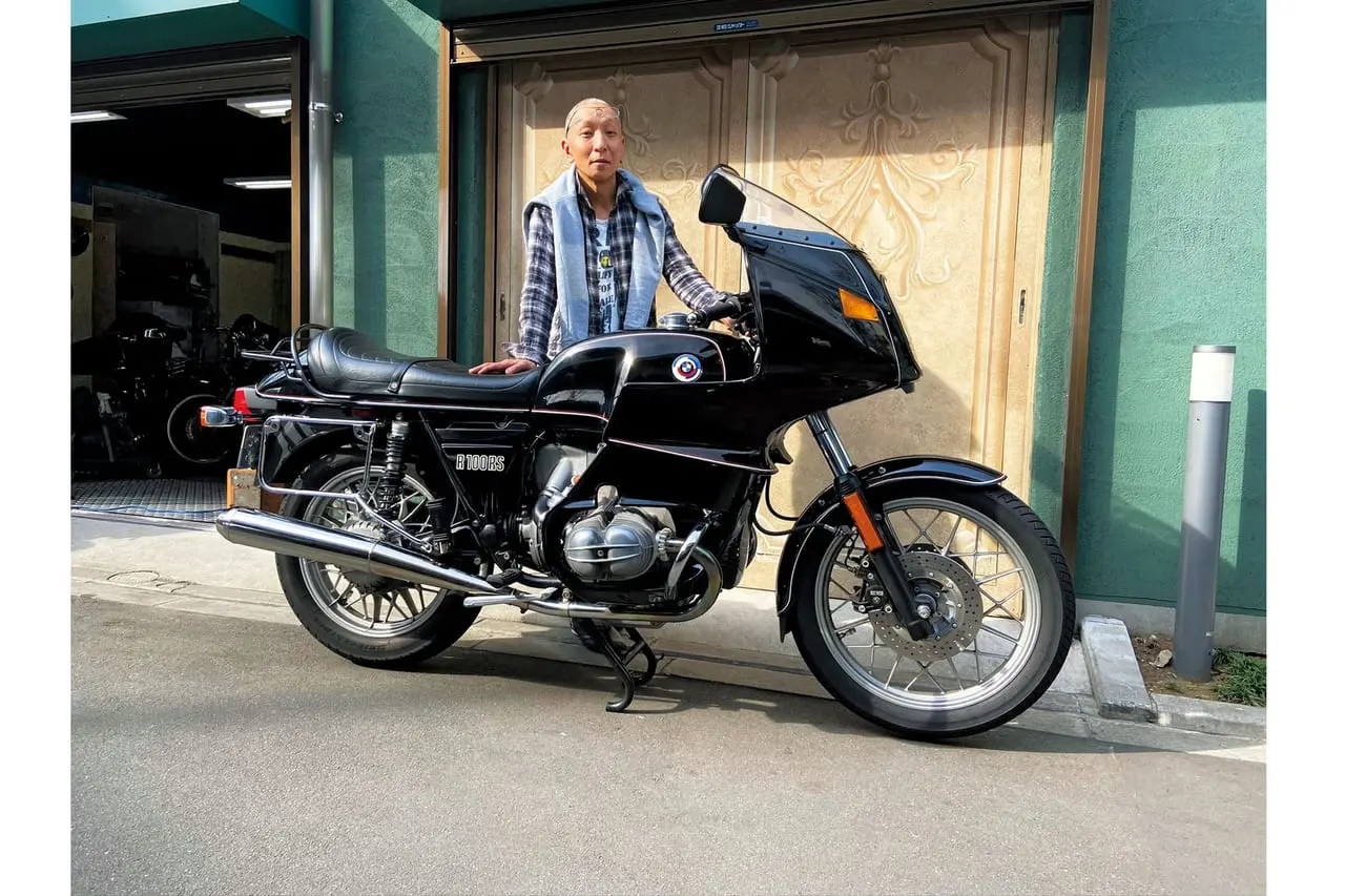 フルフェアリングの衝撃。世界中が固唾を呑んだフラッグシップモデル「BMW R100RS」（1980/ドイツ）｜〈時代を超えて男を魅了するヴィンテージバイク〉  | 男の隠れ家デジタル