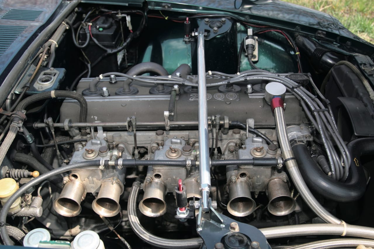 ｓ型エンジンの ｚ 黒で統一されたスパルタンな装いと印象的な三連メーター ニッサン フェアレディ Z432 1971 国産 憧れのクラシックカースタイル 男の隠れ家デジタル