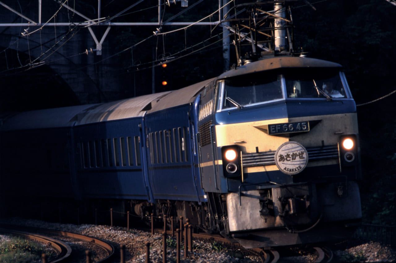22036またあの頃のような旅をしてみたい。昭和を懐古する「今はなき9本の寝台列車」｜追憶のブルートレイン