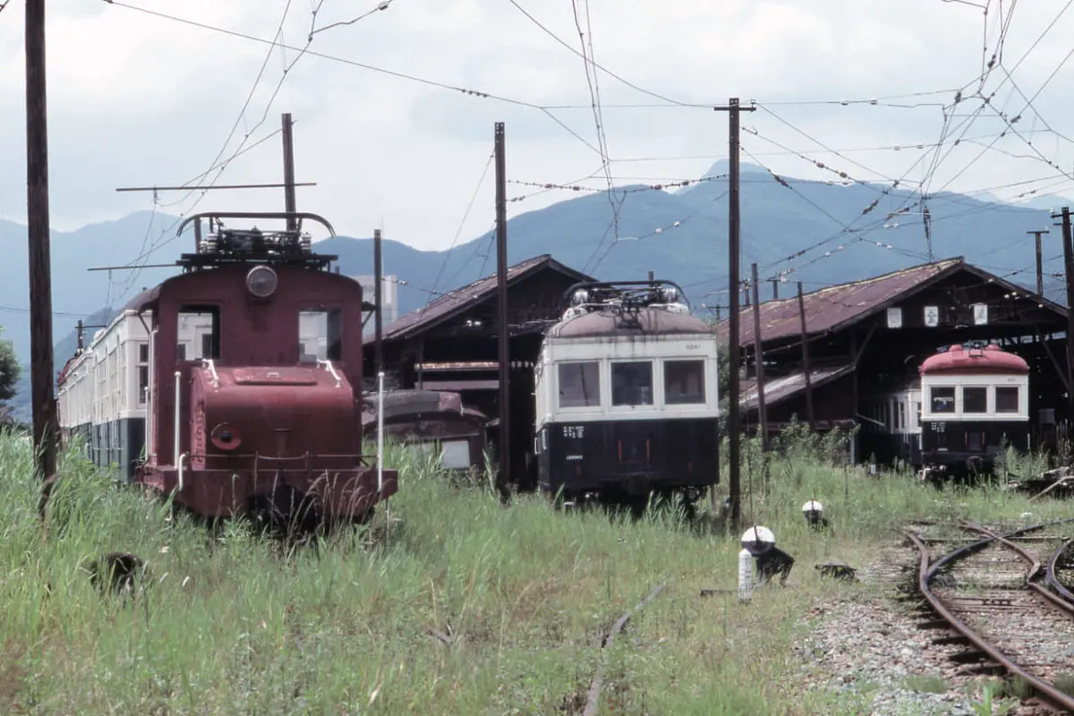 昔懐かしい田園風景のなかを走り続ける 上田電鉄別所線 長野県 上田駅 別所温泉駅 一度は乗ってみたい憧れの列車 いい旅 ローカル線 男の隠れ家デジタル