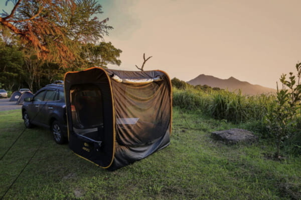 キャンプ 車中泊の最高の相棒 車に連結できるポップアップテント Carsule カースル がアウトドアの定番になる予感 男の隠れ家デジタル