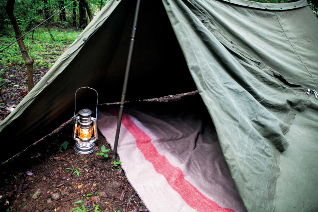 軍幕ソロキャンプ 鬱蒼たる杉木立の森で軍幕ソロ ４の秘密基地造り 男の隠れ家デジタル