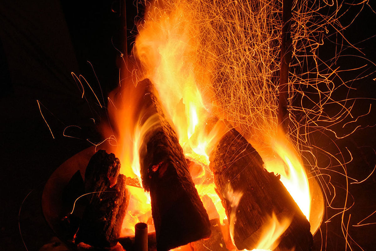 34396キャンプの2大イベントを楽しみ尽くす！美しい炎と絶品キャンプ飯を両立させた欲張りすぎる焚き火台「BonHax」って？