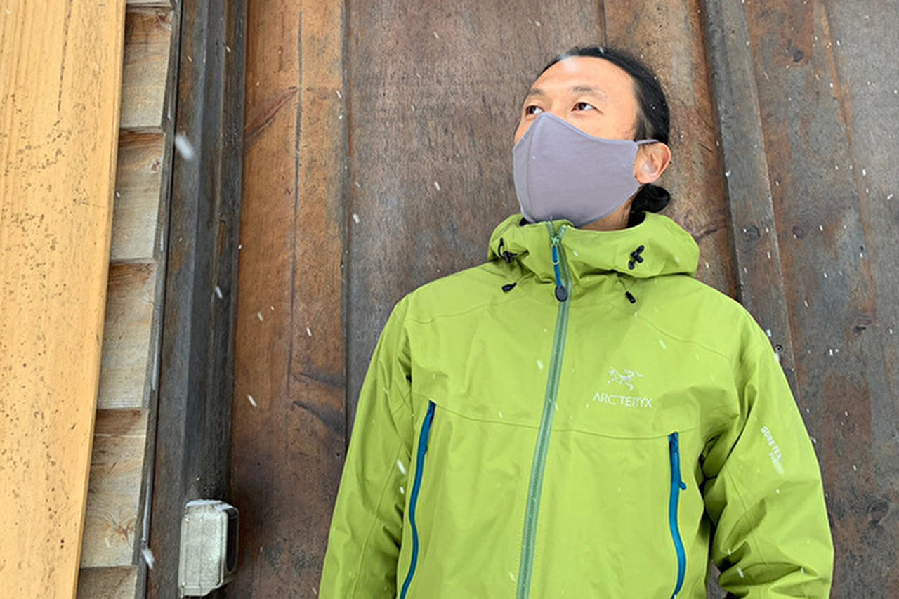 37301【アウトドアマスクの決定版】雨や雪の日にも安心な超撥水＆防水加工採用の「medi+mountain gear 抗ウイルスマスク」