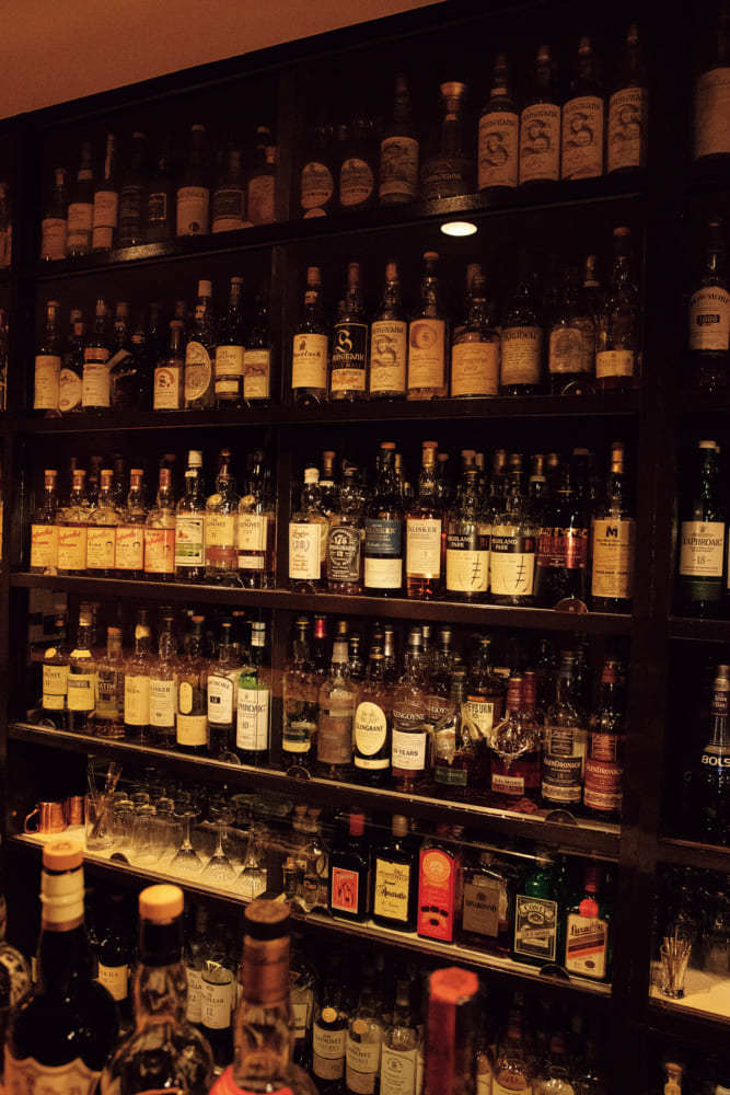 ギネス級のボトル数 伝説の老舗バー「ねも」（東京都・浅草）｜こだわりの空間で酔いしれる 一度は訪れたいウイスキーの名店(男の隠れ家デジタル