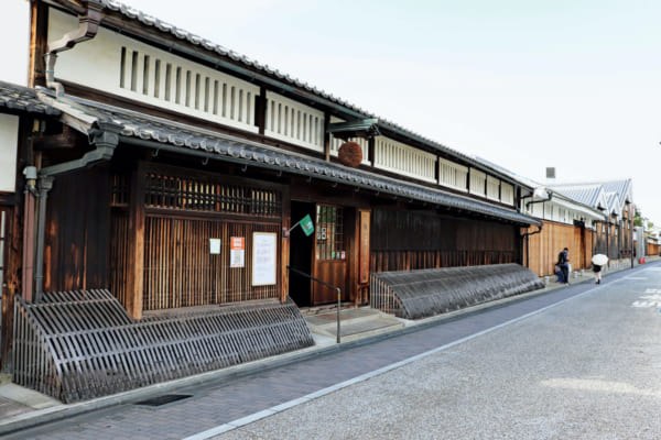 「熱燗の旨い季節に訪れたい、呑んで楽しく学べる日本酒ミュージアム」のアイキャッチ画像