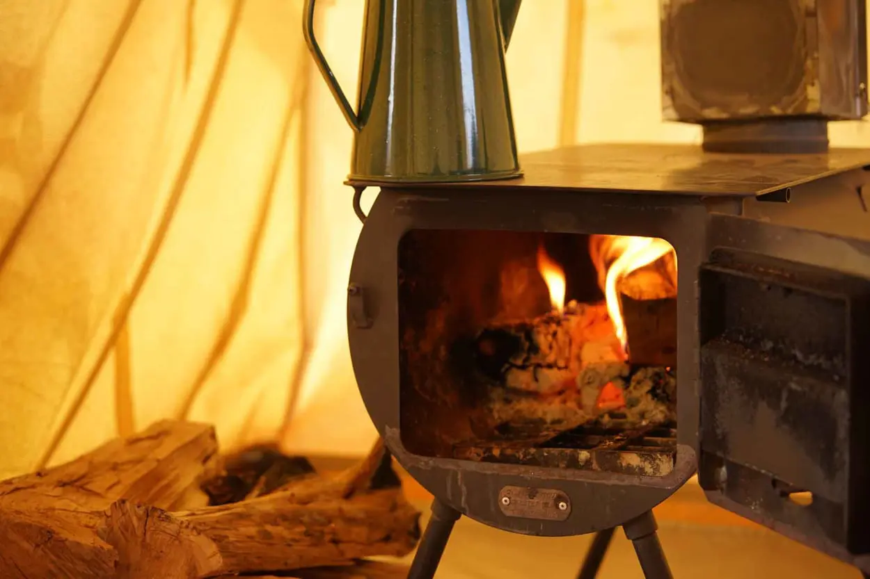 秋冬キャンプを楽しめる薪ストーブおすすめ11選 使い方や注意点も 男の隠れ家デジタル
