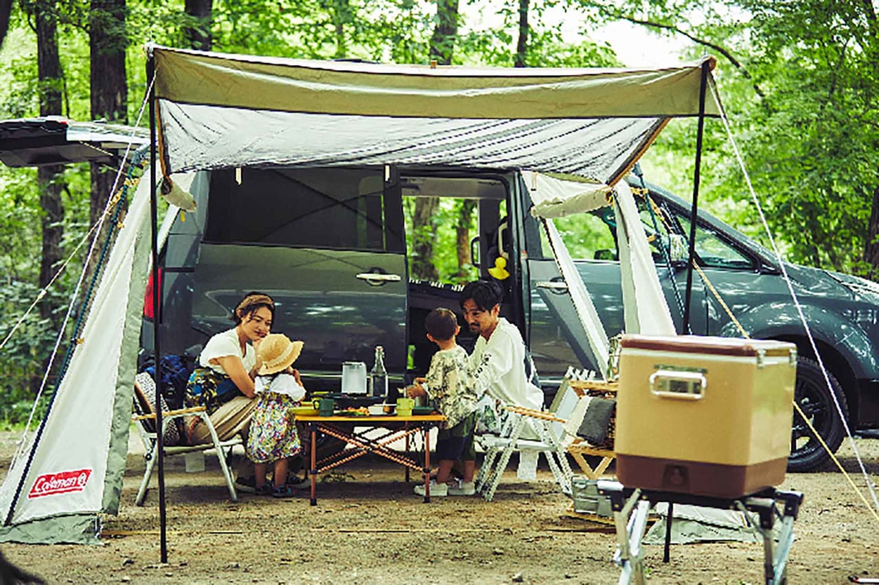 車中泊もテント泊もできるコールマンのカーサイドテント登場！クルマ横付けで手軽・便利にキャンプを満喫のアイキャッチ