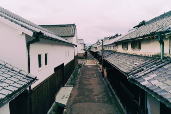 三輪山と二上山を直線で結ぶ「太陽の道」をなぞる。1400年の歴史を持つ日本最古の国道（STORY #044）